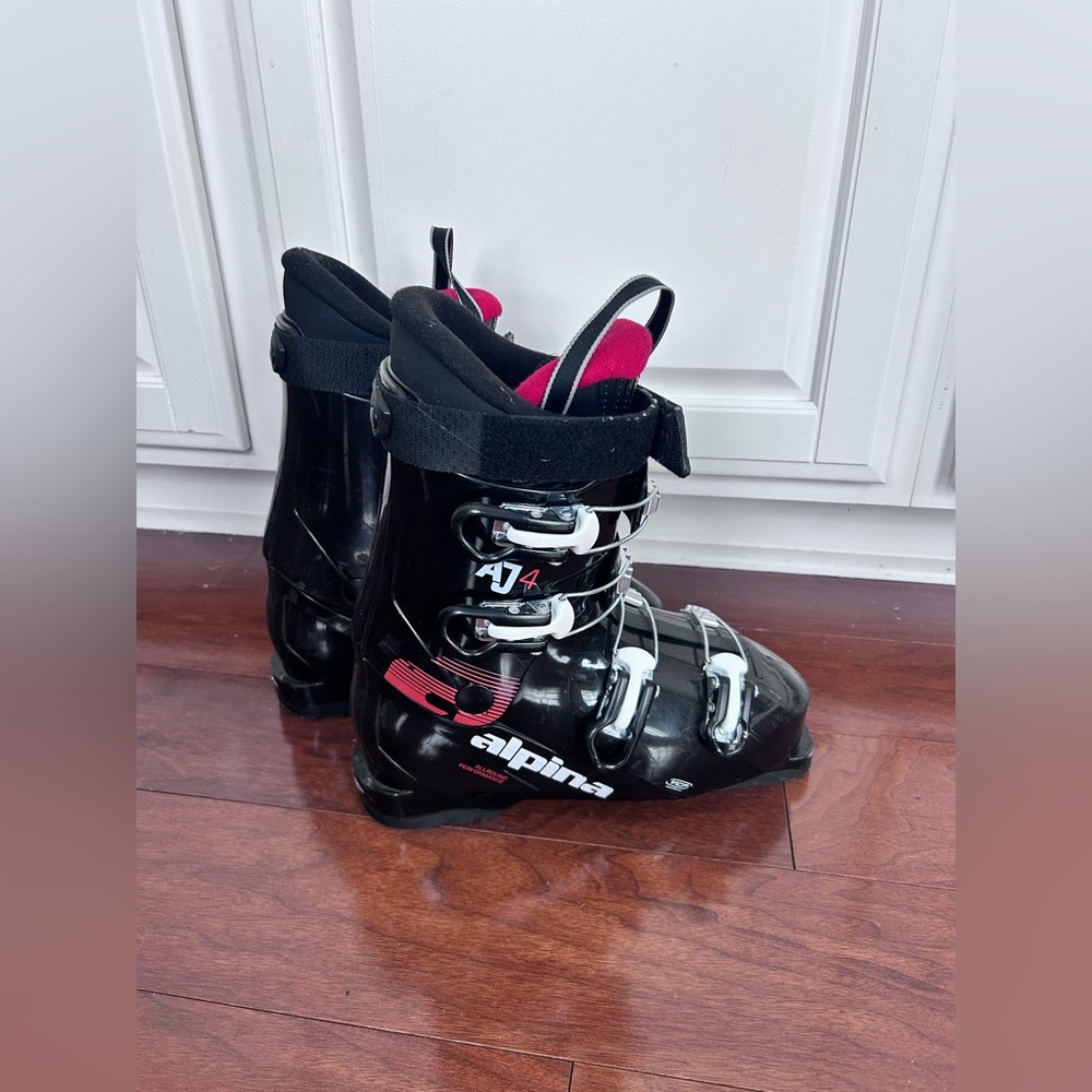 Alpina J4 youth ski boots size 6.5 black 6 1/2 boys or girls